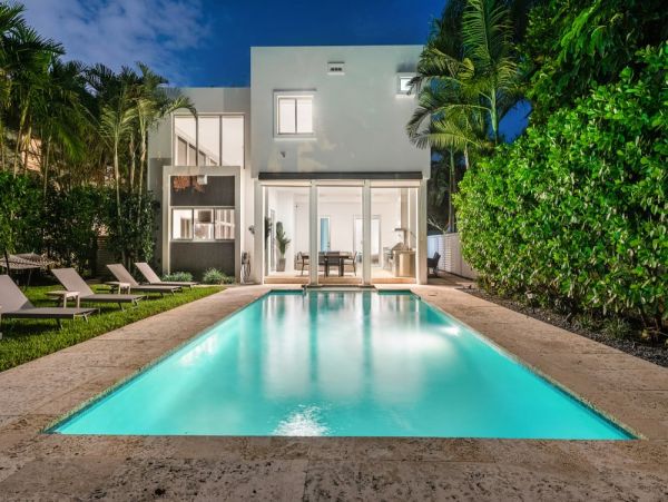 Luxury Miami Vacation Home Five Bedroom with Pool