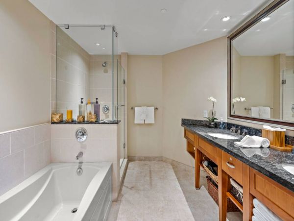 Ocean View 2 Bedroom Condo with Balcony
