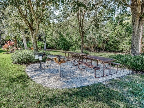 Lovely 2 Bedroom Condo in Naples