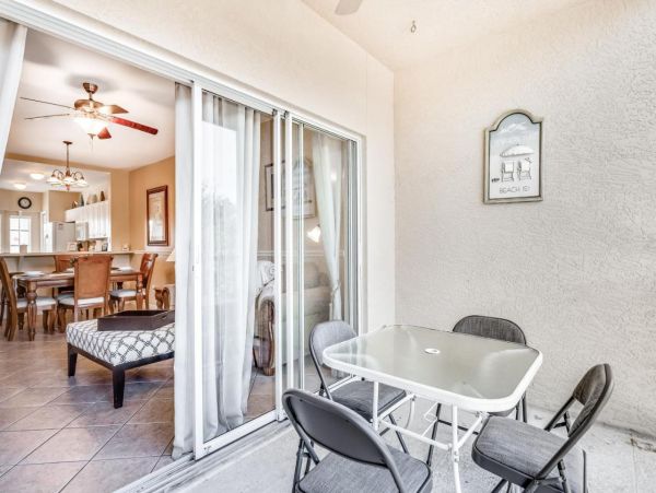 Lovely 2 Bedroom Condo in Naples