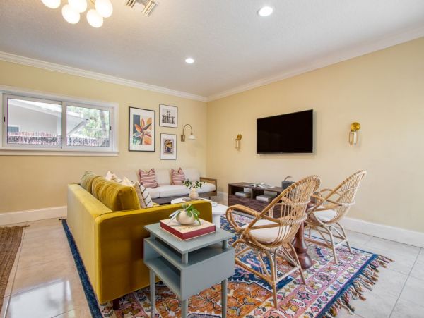 Four Bedroom Vacation Home with Private Pool Sleeps 10