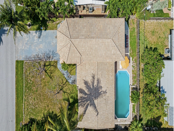 Four Bedroom Vacation Home with Private Pool Sleeps 10