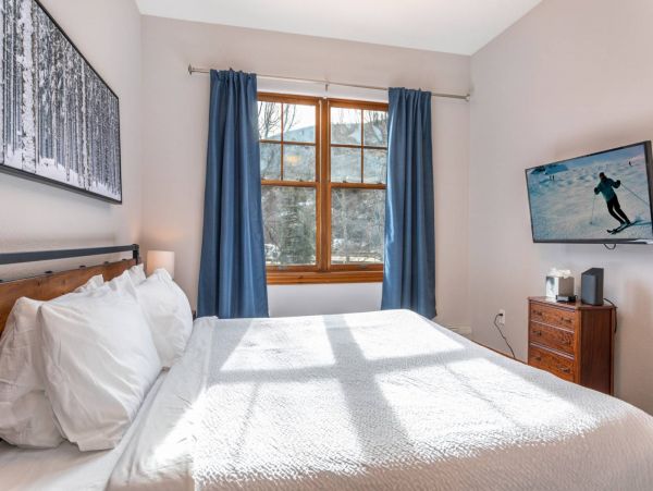 Avon Vacation Rental with Mountain Views, Community Pool & Spa