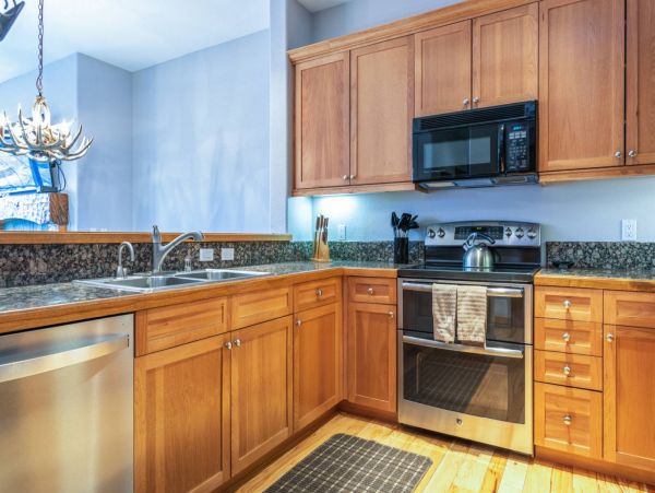 Avon Vacation Rental with Mountain Views, Community Pool & Spa