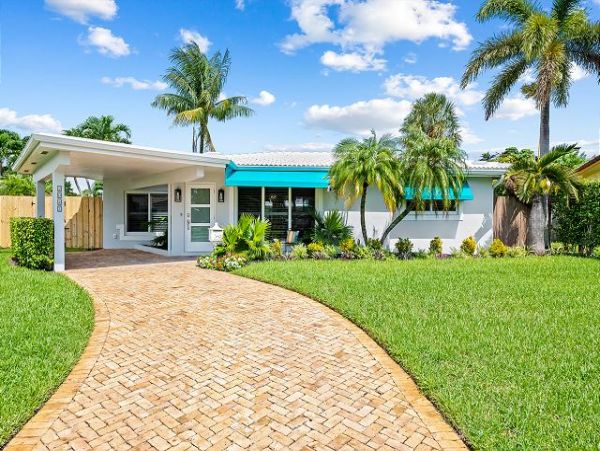 Three Bedroom Charming Vacation Home Sleeps 6