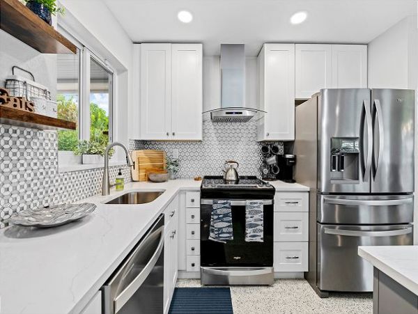 Three Bedroom Charming Vacation Home Sleeps 6