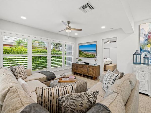 Three Bedroom Charming Vacation Home Sleeps 6