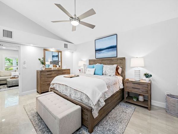 Three Bedroom Charming Vacation Home Sleeps 6
