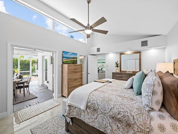 Three Bedroom Charming Vacation Home Sleeps 6