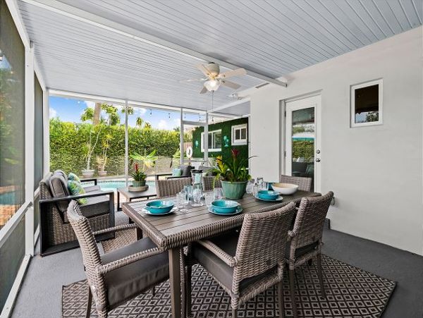 Three Bedroom Charming Vacation Home Sleeps 6