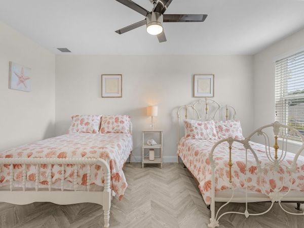 Luxury Five Bedroom Vacation Pool Home Sleeps 12