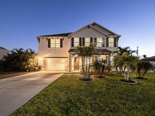 Luxury Five Bedroom Vacation Pool Home Sleeps 12