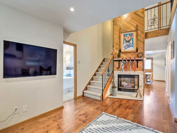 Five Bedroom Charming Vacation Home Sleeps 10