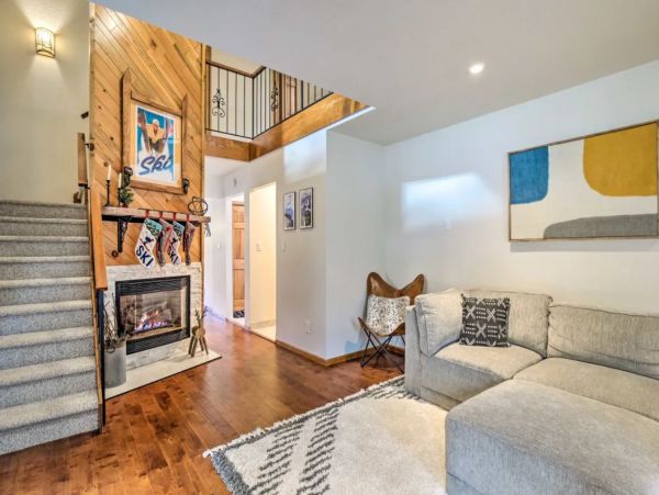 Five Bedroom Charming Vacation Home Sleeps 10