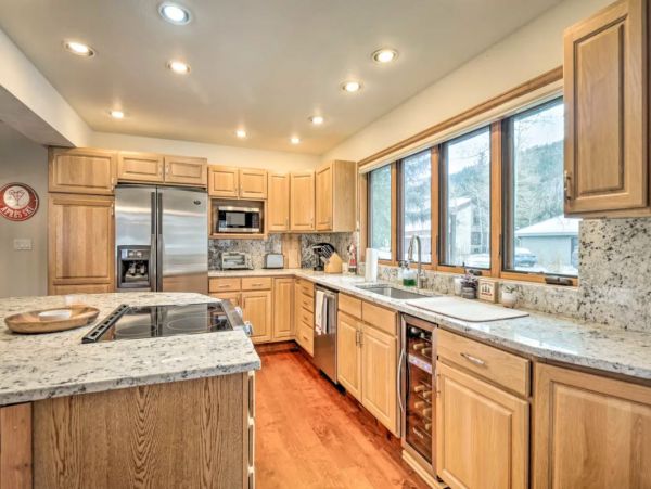 Five Bedroom Charming Vacation Home Sleeps 10