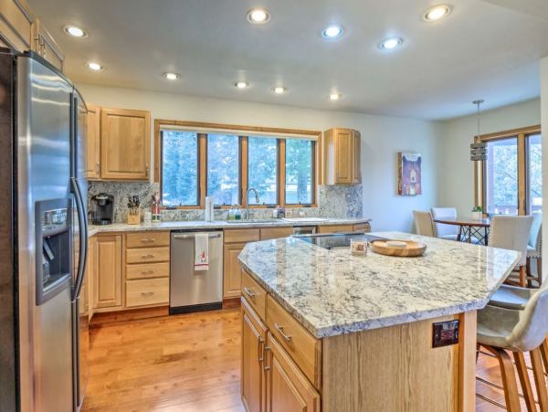 Five Bedroom Charming Vacation Home Sleeps 10