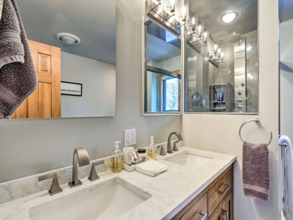 Five Bedroom Charming Vacation Home Sleeps 10