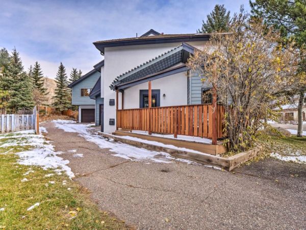 Five Bedroom Charming Vacation Home Sleeps 10