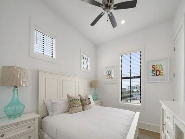 Santa Rosa Vacation Pool Home Six Bedroom Walk to Beach