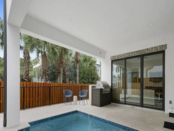 Santa Rosa Vacation Pool Home Six Bedroom Walk to Beach