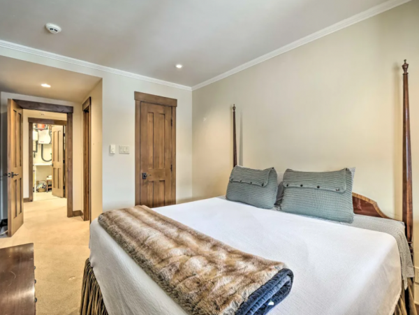 Spectacular Mountain Views Luxury Home in Avon Sleeps 16 Guests