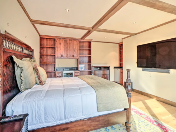 Spectacular Mountain Views Luxury Home in Avon Sleeps 16 Guests