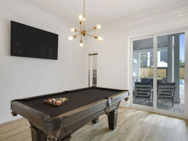 Luxury Nine Bedroom Vacation Home Close to Beach Sleeps 28
