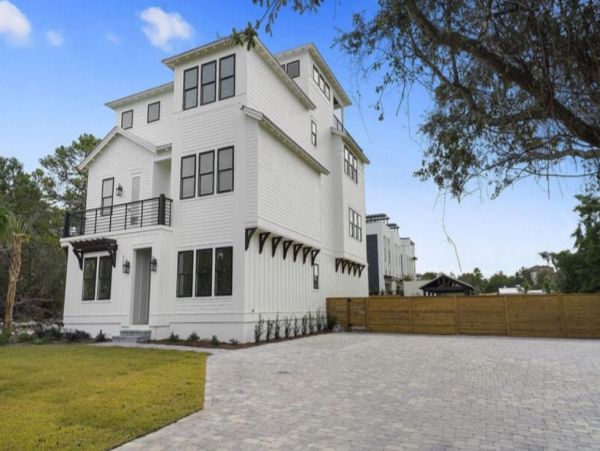 Luxury Nine Bedroom Vacation Home Close to Beach Sleeps 28