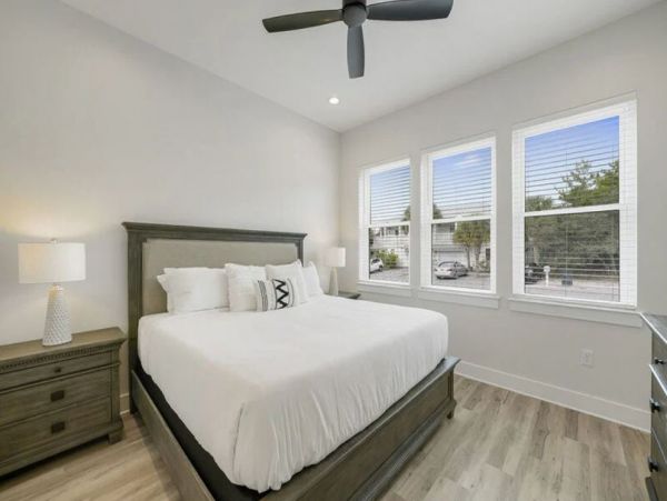 Luxury Nine Bedroom Vacation Home Close to Beach Sleeps 28