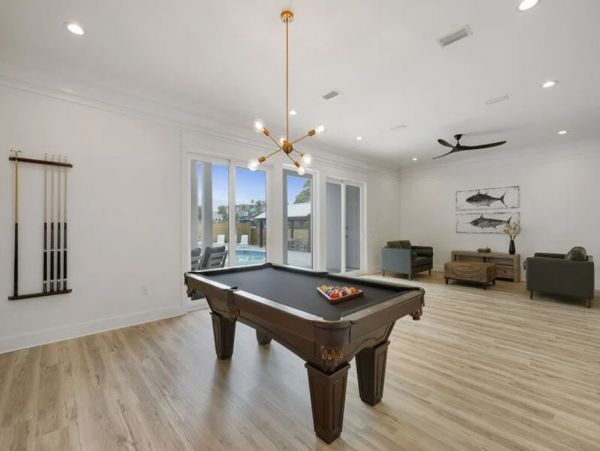 Luxury Nine Bedroom Vacation Home Close to Beach Sleeps 28