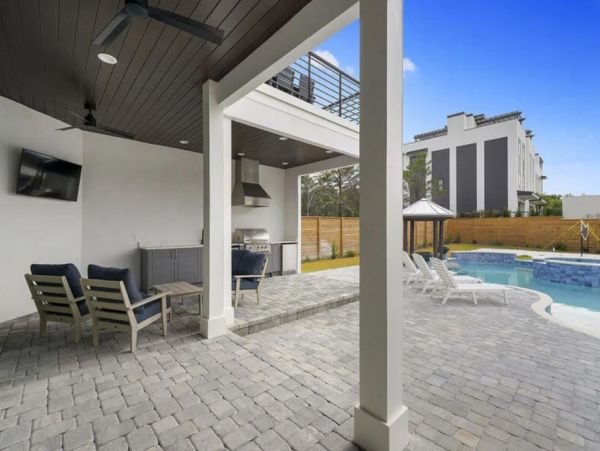 Luxury Nine Bedroom Vacation Home Close to Beach Sleeps 28
