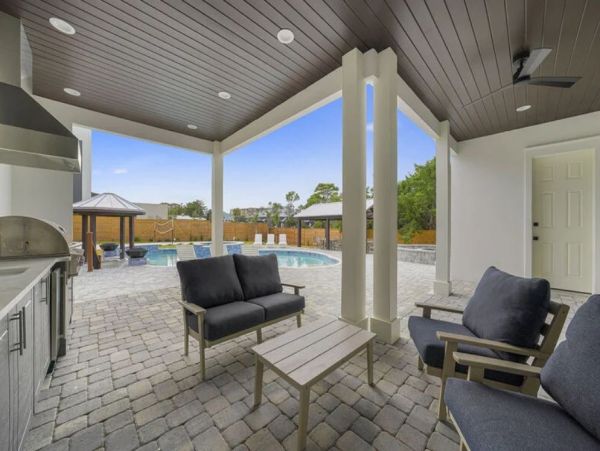 Luxury Nine Bedroom Vacation Home Close to Beach Sleeps 28