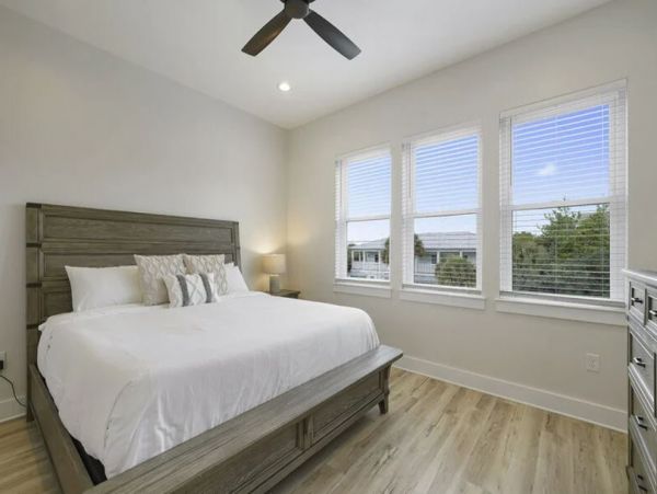 Luxury Nine Bedroom Vacation Home Close to Beach Sleeps 28