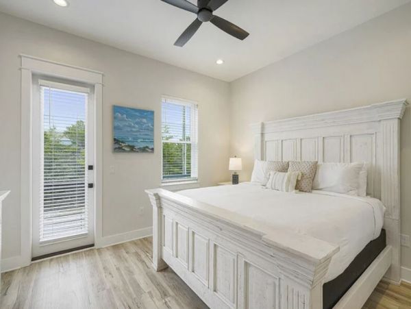 Luxury Nine Bedroom Vacation Home Close to Beach Sleeps 28