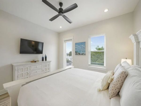 Luxury Nine Bedroom Vacation Home Close to Beach Sleeps 28