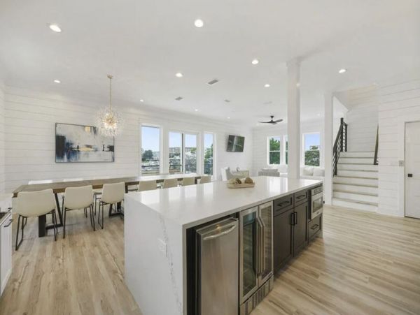 Luxury Nine Bedroom Vacation Home Close to Beach Sleeps 28