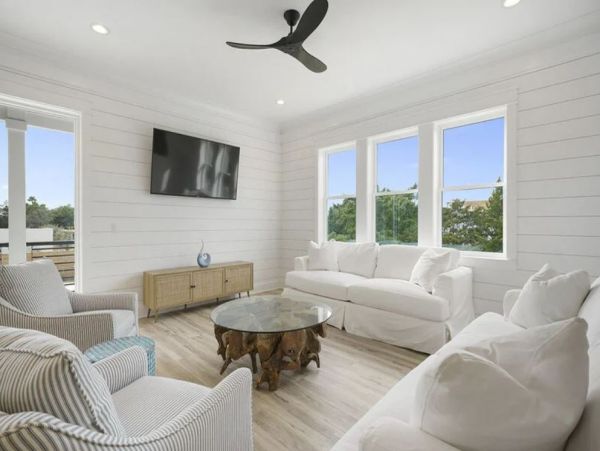 Luxury Nine Bedroom Vacation Home Close to Beach Sleeps 28