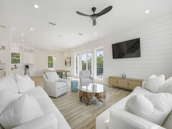 Luxury Nine Bedroom Vacation Home Close to Beach Sleeps 28