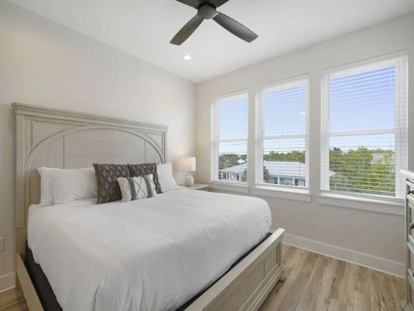 Luxury Nine Bedroom Vacation Home Close to Beach Sleeps 28