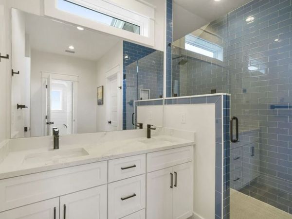 Luxury Nine Bedroom Vacation Home Close to Beach Sleeps 28