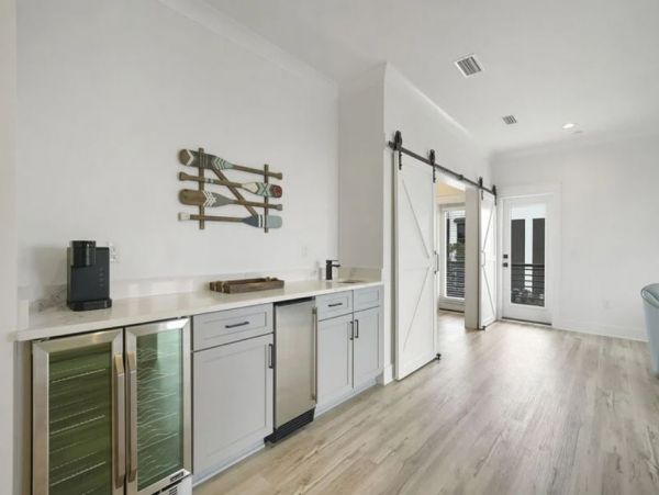 Luxury Nine Bedroom Vacation Home Close to Beach Sleeps 28