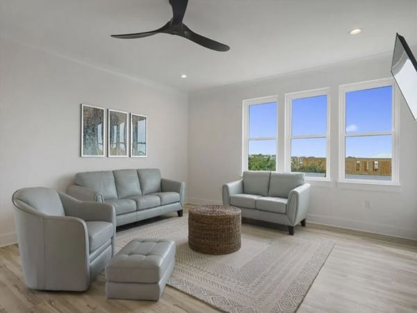 Luxury Nine Bedroom Vacation Home Close to Beach Sleeps 28