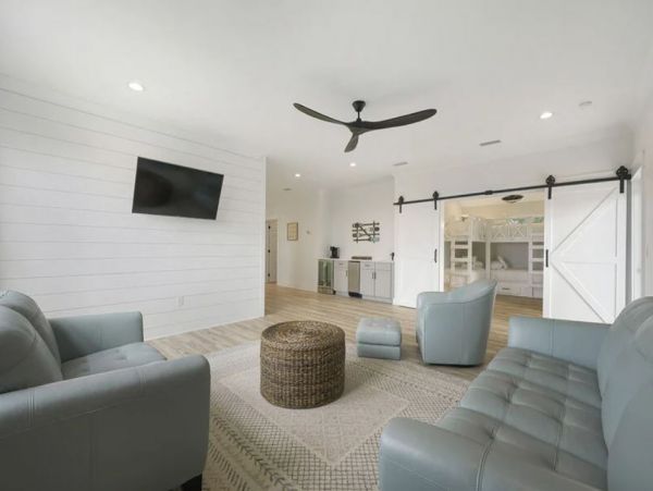 Luxury Nine Bedroom Vacation Home Close to Beach Sleeps 28