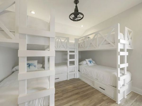 Luxury Nine Bedroom Vacation Home Close to Beach Sleeps 28