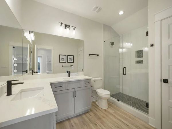Luxury Nine Bedroom Vacation Home Close to Beach Sleeps 28