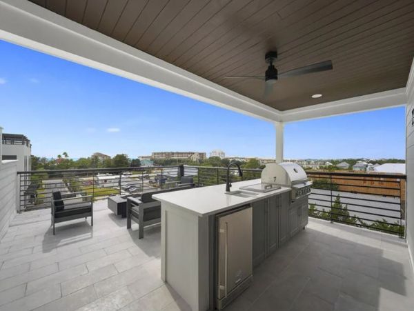 Luxury Nine Bedroom Vacation Home Close to Beach Sleeps 28