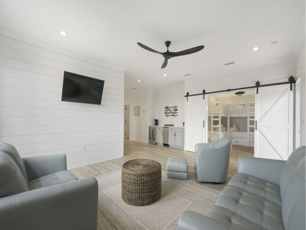Luxury Nine Bedroom Vacation Home Close to Beach Sleeps 28