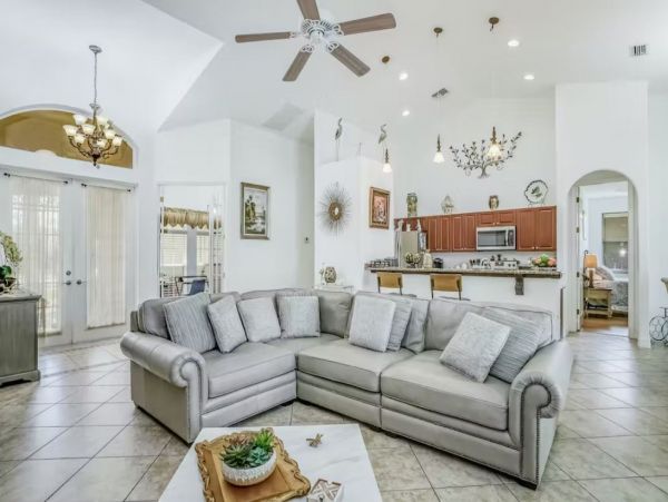 Gorgeous Vacation Home in Cape Coral with Pool & SPA