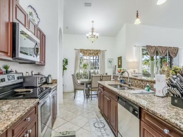 Gorgeous Vacation Home in Cape Coral with Pool & SPA