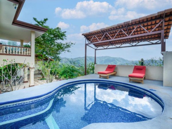 Playa Del Coco Vacation Home Three Bedroom with Pool